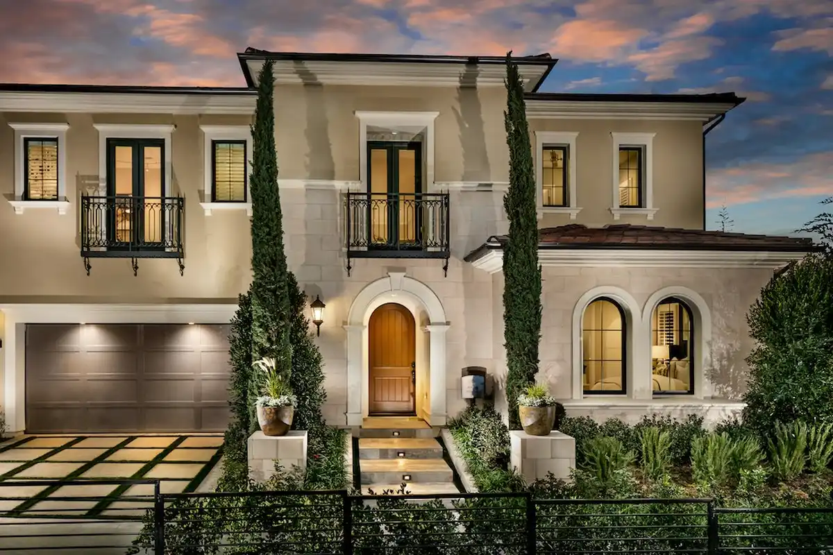 Instalación y Reemplazo de Calefacción en Elder Park Monterey Park CA — exterior de una casa en Monterey Park