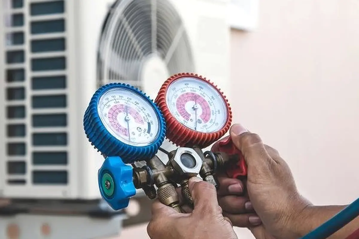 Reparación del Intercambiador de Calor en Downtown Monterey Park Monterey Park CA — manómetros durante un servicio de calefacción